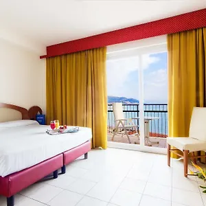 https://piccolo-hotel-diano-marina.hotelitalianriviera.com